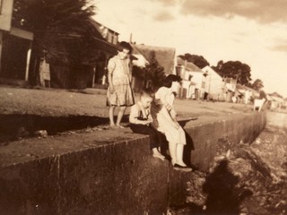 Jóvenes en la costanera