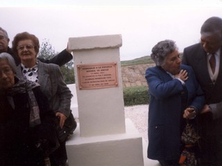 Placa recordatoria 50 años de egresadas Escuela Normal de Ancud