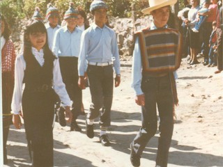 Niños desfilando en Carén