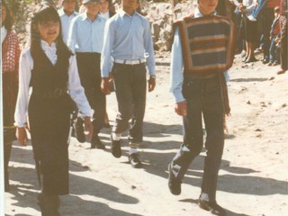 Niños desfilando en Carén