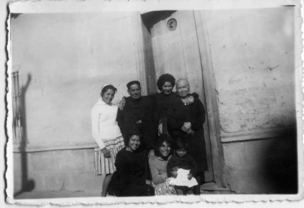 Fotografía familiar en calle Carrera Fotografía familiar en calle Carrera