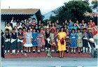 Grupo folclórico junto a profesora Carmen Guaman