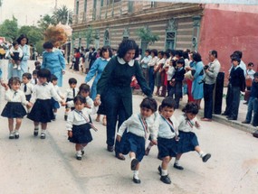 Desfile de niños de la sala cuna "Rocío"