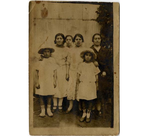 Mujeres de la familia Flandez Mujeres de la familia Flandez