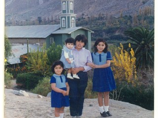 Hermanas Nuñez Morgado saliendo de misa Hermanas Nuñez Morgado saliendo de misa