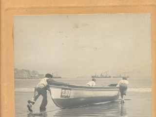 Lanzando el bote al mar