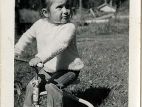 Orlanda Illanes en su triciclo