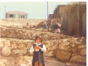 Niña en la calle Lastra de Coquimbo