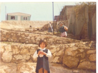 Niña en la calle Lastra de Coquimbo