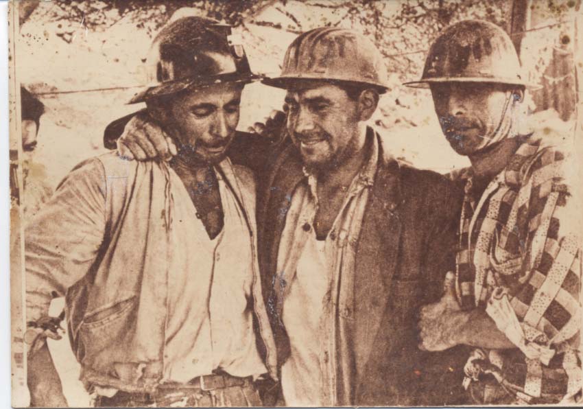 Rescatistas de mineros del yacimiento "Flor de té" Rescatistas de mineros del yacimiento "Flor de té"