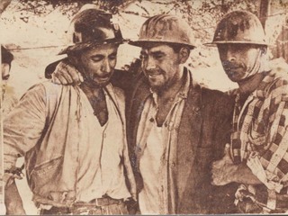 Rescatistas de mineros del yacimiento "Flor de té" Rescatistas de mineros del yacimiento "Flor de té"