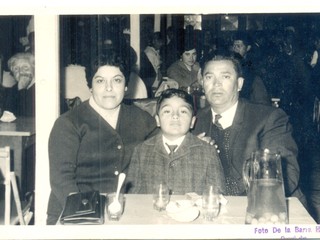 Miguel Peralta y sus padres