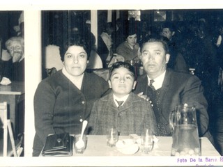 Miguel Peralta y sus padres Miguel Peralta y sus padres