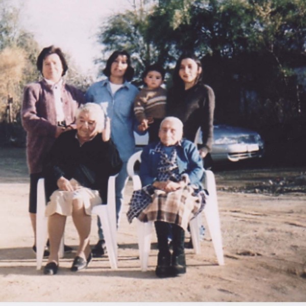 Seis generaciones de la familia Alvarado