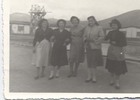 Amigas en la piscina de la población 25 de octubre