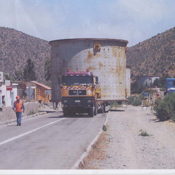 Traslado de tambores hacia industria minera