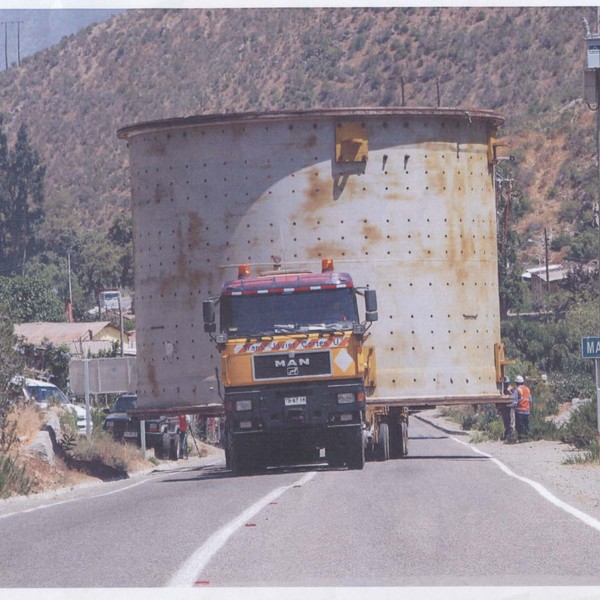 Transporte de tambores a la mina