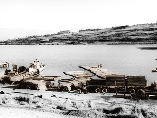 Actividad maderera en el muelle de Panguipulli