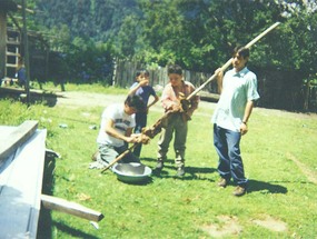 Preparación de un asado de cordero al palo