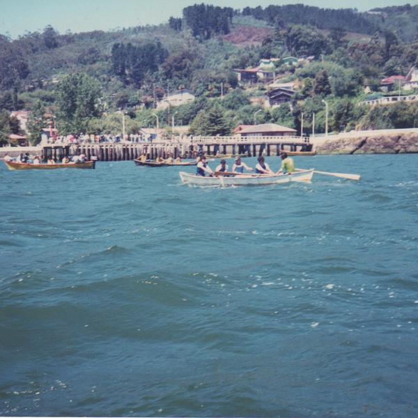 Carrera de botes durante la Semana Corraleña