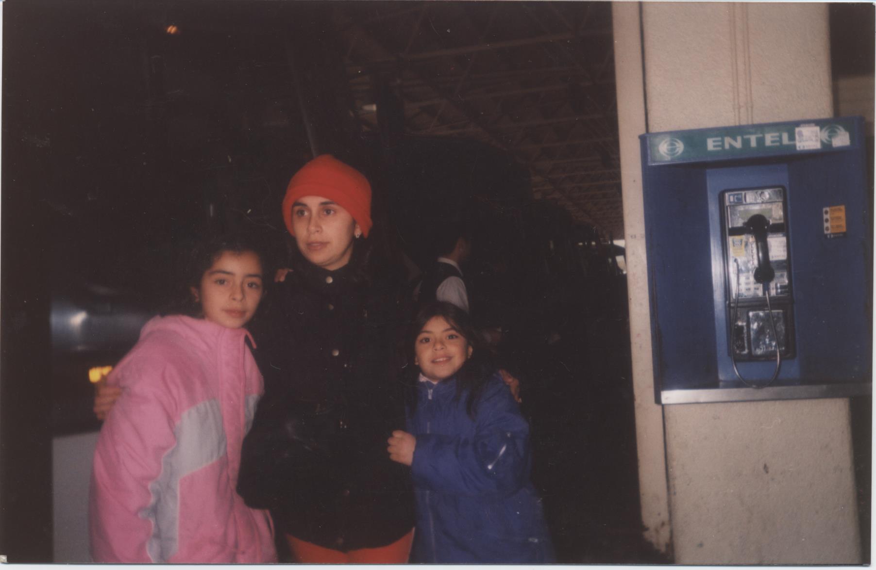 Lilian Brestao Peña y sus hijas Lilian Brestao Peña y sus hijas