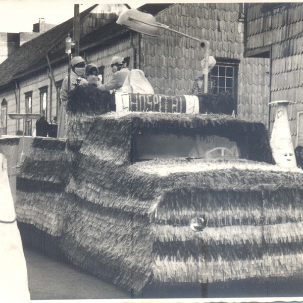 Carro alegórico del hospital de Ancud