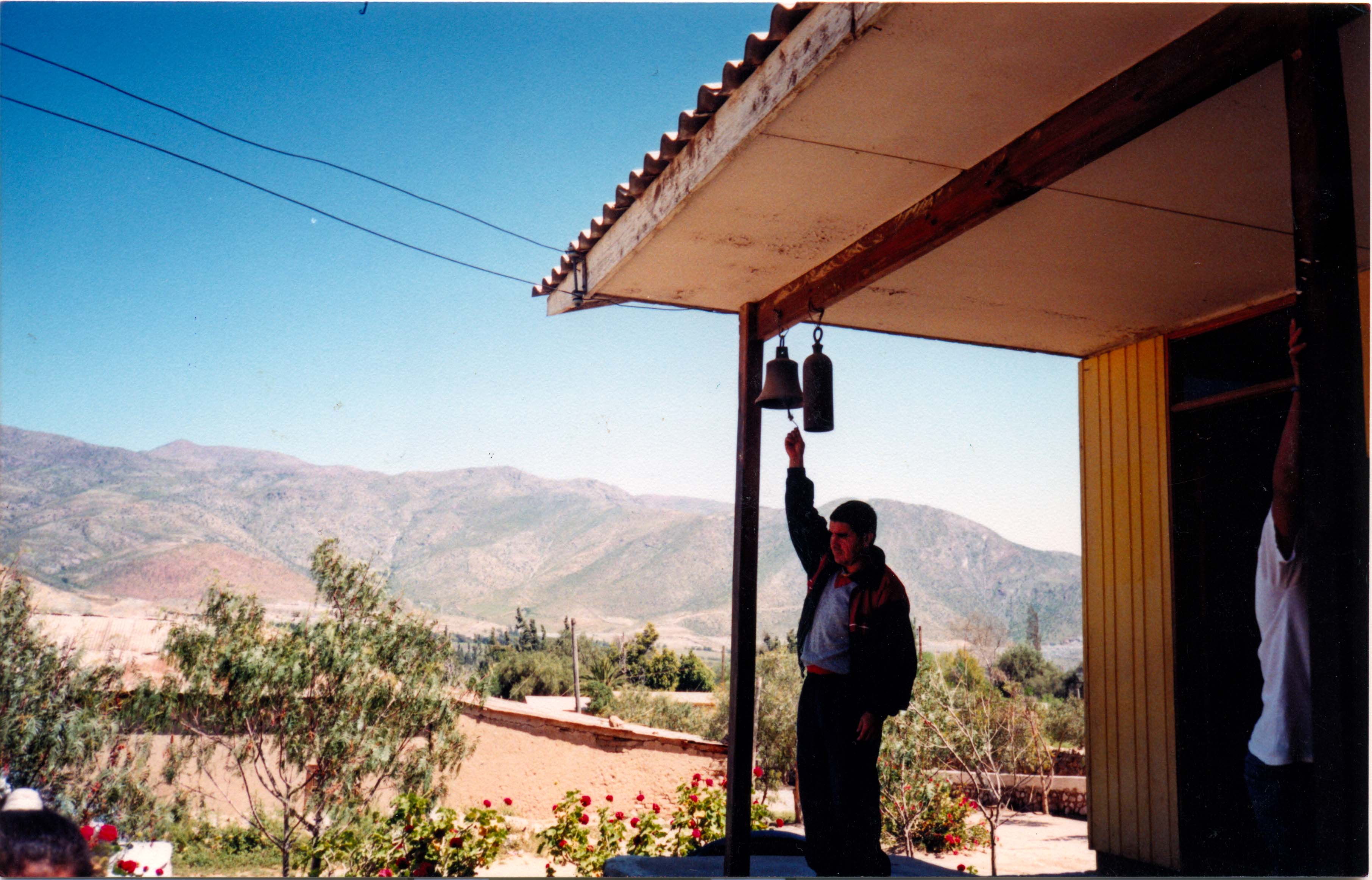 Última campanada de la escuela "Amelia Barahona" de Gualliguaica Última campanada de la escuela "Amelia Barahona" de Gualliguaica