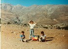 Niños en el pueblo antiguo de Gualliguaica