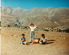 Niños en el pueblo antiguo de Gualliguaica Niños en el pueblo antiguo de Gualliguaica