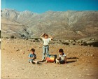 Niños en el pueblo antiguo de Gualliguaica