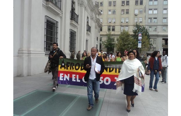 Cristian Báez lidera marcha de afrodescendientes