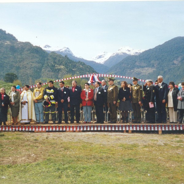 Acto cívico de fiestas patrias en Cochamó