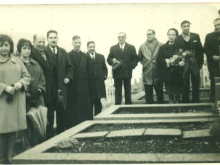 Romería de profesores al cementerio de Cochamó