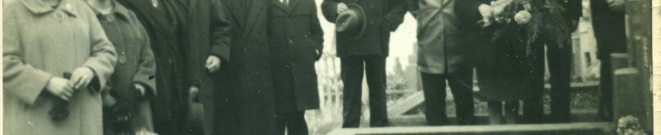 Romería de profesores al cementerio de Cochamó