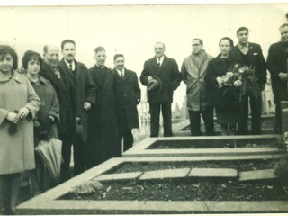Romería de profesores al cementerio de Cochamó Romería de profesores al cementerio de Cochamó