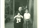 Abuela y nietos en Quilitapia Abuela y nietos en Quilitapia