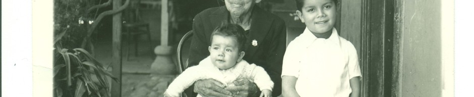 Abuela y nietos en Quilitapia Abuela y nietos en Quilitapia