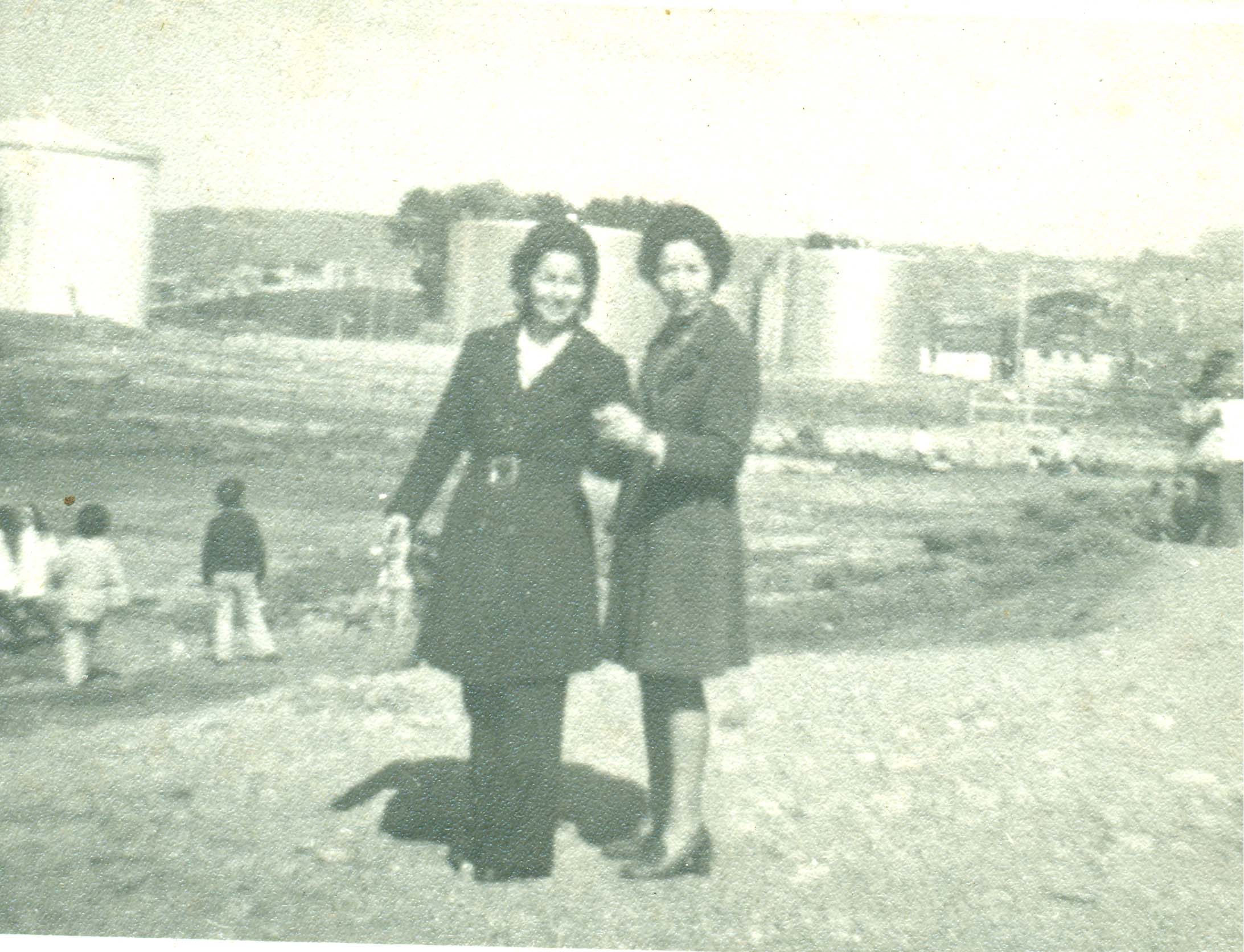 Elena Muñoz y Gladys Azócar