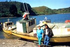 Pareja en la caleta de Angelmó