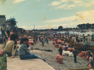 Comercio en la playa de Carelmapu