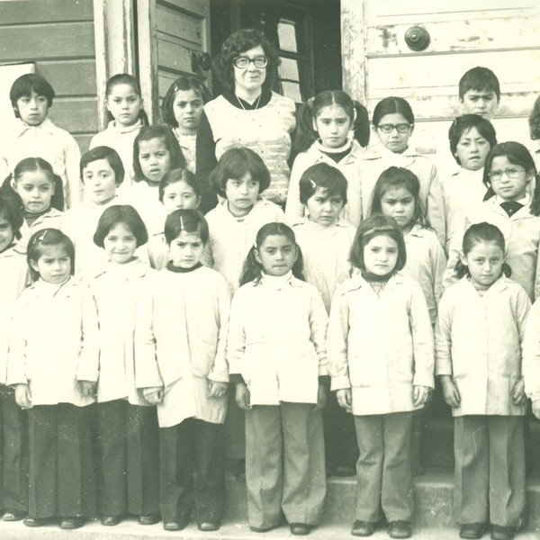 Estudiantes de la escuela "Encarnación Olivares" Estudiantes de la escuela "Encarnación Olivares"
