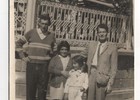 Familia Saavedra en la plaza de Talca