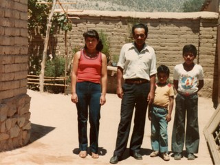Familia Cox en su antigua casa Familia Cox en su antigua casa