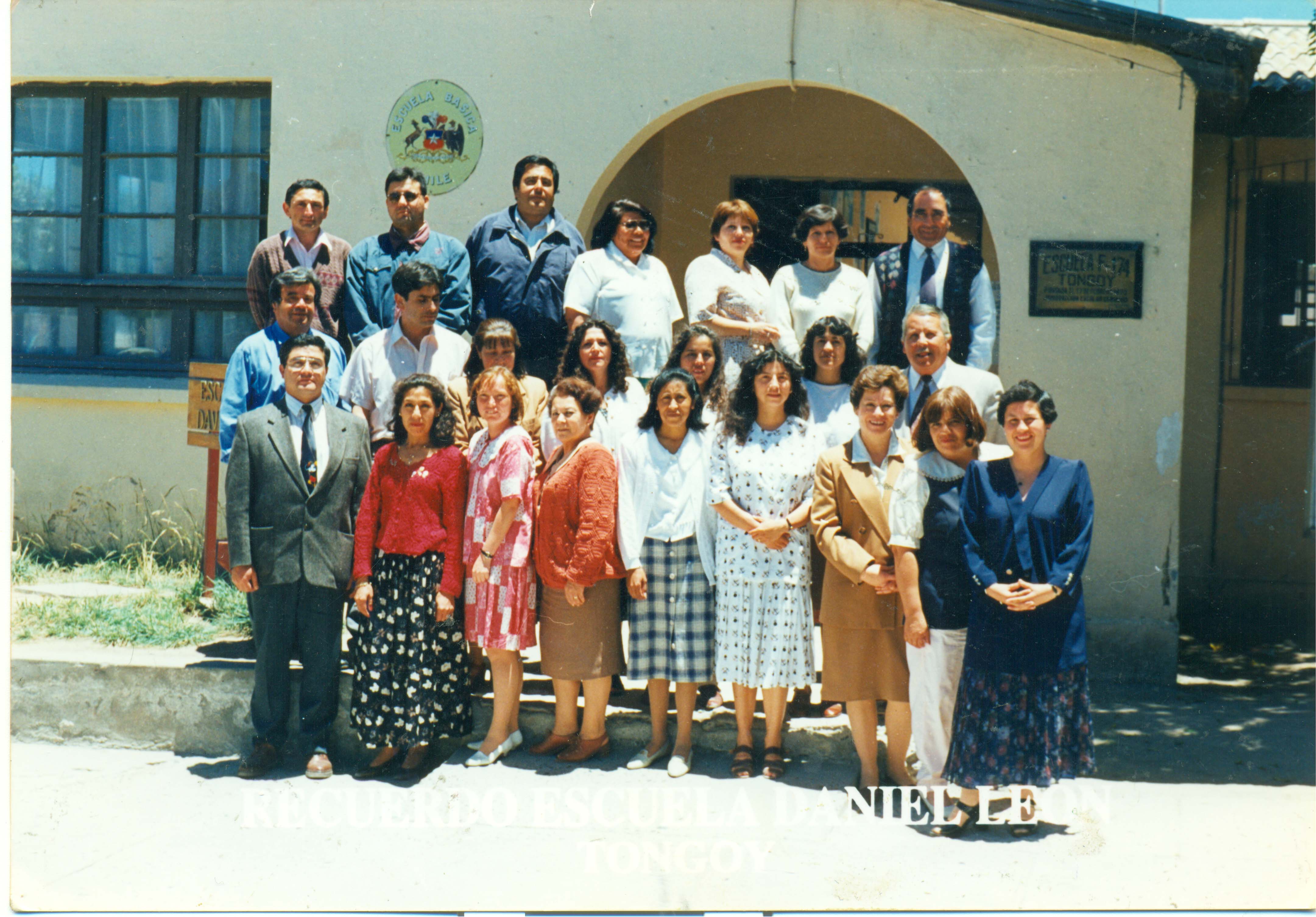 Profesores de la Escuela F-174 de Tongoy Profesores de la Escuela F-174 de Tongoy