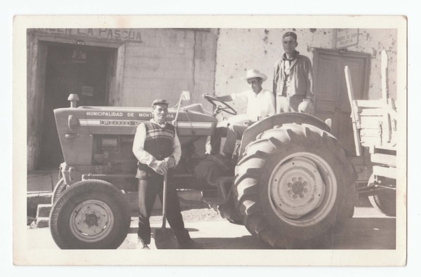 Primer tractor de la municipalidad de Monte Patria Primer tractor de la municipalidad de Monte Patria