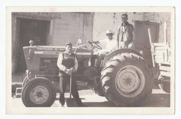 Primer tractor de la municipalidad de Monte Patria