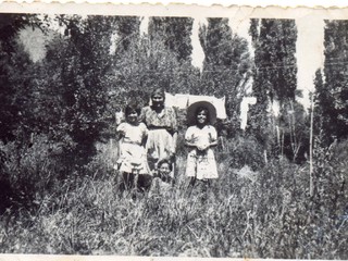 Tendido de ropa en el huerto de la abuela