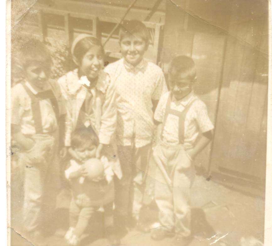 Niños de la población Inés de Bazán Niños de la población Inés de Bazán