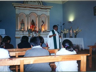 Misa en la nueva iglesia de Gualliguaica