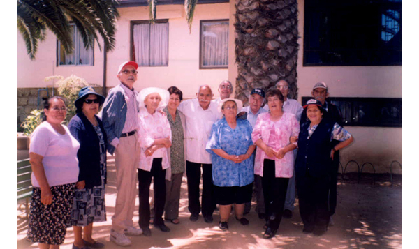 Paseo de club de adulto mayor